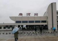網(wǎng)友稱火車站雨天不讓提前進候車室 刮風(fēng)下雨也不讓進候車廳
