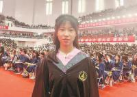女孩畢業(yè)典禮捐10萬含4年獎學(xué)金 75門課滿績保研中國人民大學(xué)