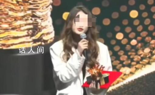 拒領(lǐng)三等獎(jiǎng)的女生曾是學(xué)生會(huì)主席 其發(fā)言后頒獎(jiǎng)繼續(xù)