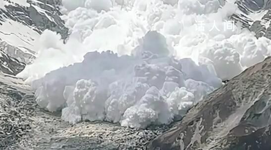 游客新疆旅游拍下雪崩全過程 引起了廣泛的關注和議論