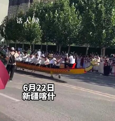 新疆舉辦旱地劃龍舟比賽 主打的就是一個節日氛圍