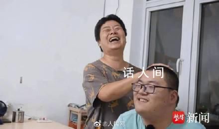 僅2根手指能寫字的男孩高考632分 夢想當一名老師
