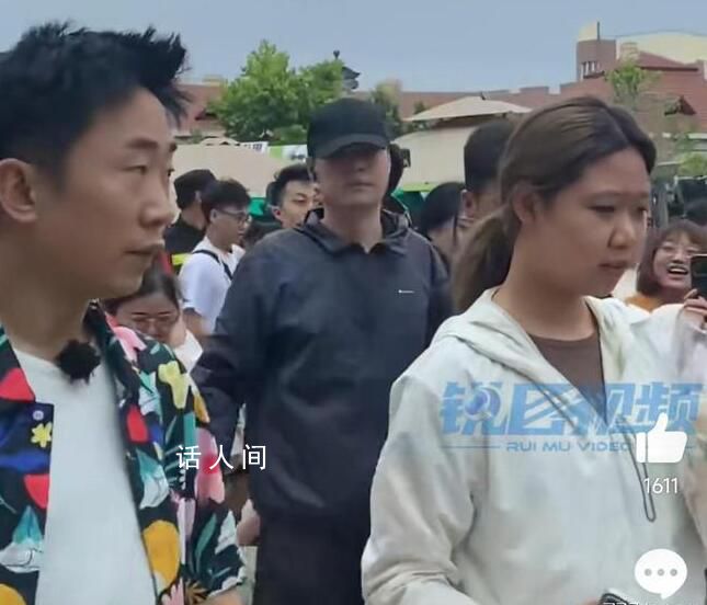 楊迪工作人員開道被懟 隔著屏幕都感受到現(xiàn)場(chǎng)的尷尬了