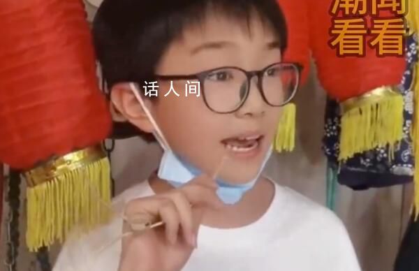 戲曲演員話筒故障男孩后臺(tái)驚艷救場 引來眾人的陣陣掌聲