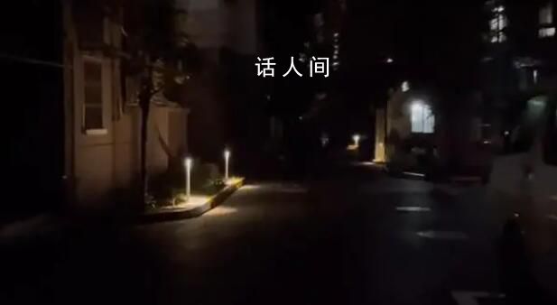 居民吐槽小區似墓地嚇得不敢出門 這到底是什么情況
