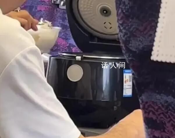 大媽用高鐵上的插座燜了一鍋米飯 讓網友們爭議不斷