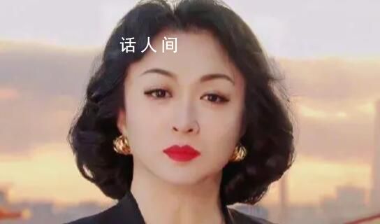 金星吐槽女明星走紅毯捂胸口 引發(fā)熱議