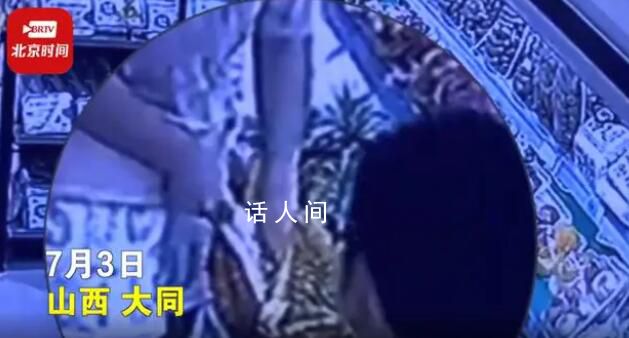 多人組團偷吃榴蓮致超市損失近千元 目前已報警處理