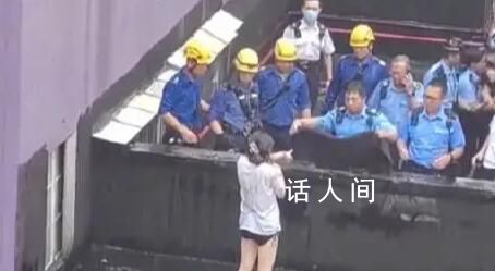 雨天女子欲跳樓嫌雨大向警察借雨衣 呼吁關注年輕人的心理健康