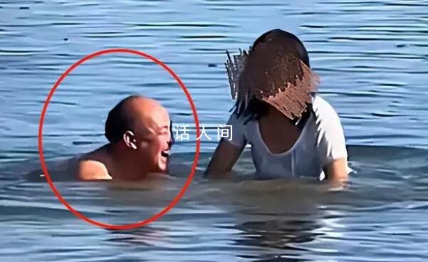 大爺疑假教游泳偷摸女孩 實在是令人憤慨