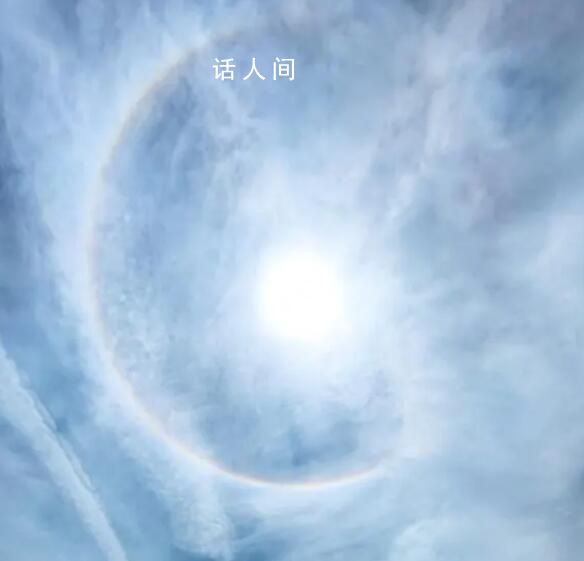 青島上空驚現(xiàn)超大日暈 十分壯觀