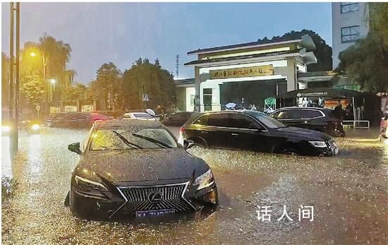 杭州暴雨 短時(shí)間內(nèi)暴雨預(yù)警連升兩級