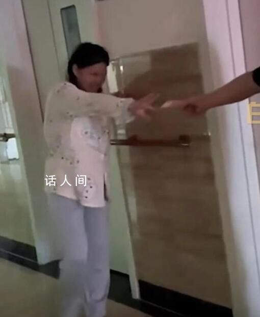 丈夫?yàn)楣膭钇拮踊謴?fù)走1步發(fā)100 當(dāng)時鍛煉了20分鐘左右