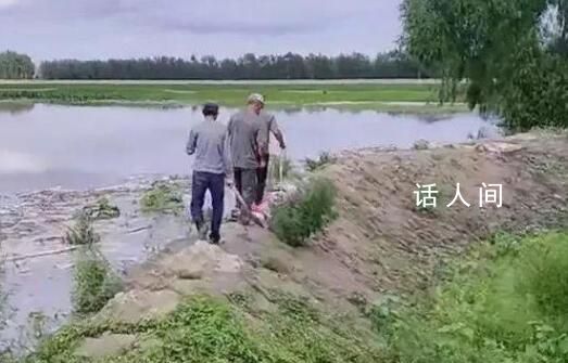兩男子挖堤壩灌溉玉米地瞬間被淹 外引發(fā)災(zāi)難