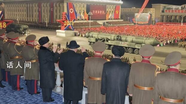 朝鮮舉行閱兵 “怪獸”導(dǎo)彈亮相