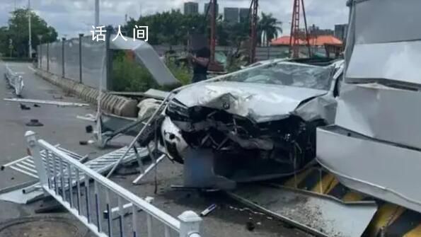 男子開車時跟老婆吵架車瞬間報廢 車身受損嚴重現場一片狼藉
