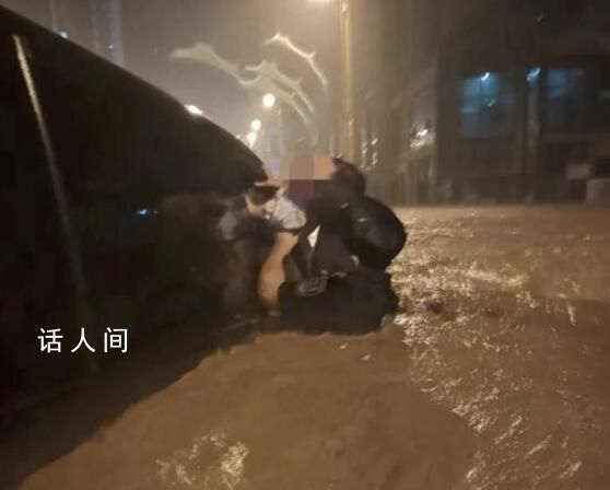 官方回應托舉女孩輔警能否轉正 這是獎勵轉正需考試
