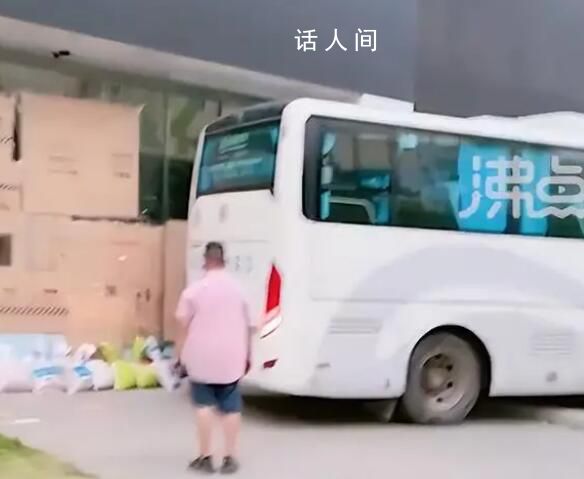 蘭博基尼老板租4輛大巴擋臺(tái)風(fēng) 引起了廣泛的熱議