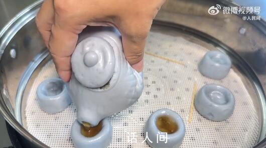 山東茶壺造型饅頭竟能倒出茶水 網友：這是什么魔法