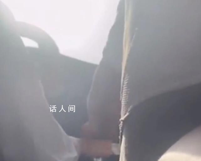 駕校教練摸女學(xué)員手腿數(shù)分鐘被開除 女孩全程疑因害怕未說話