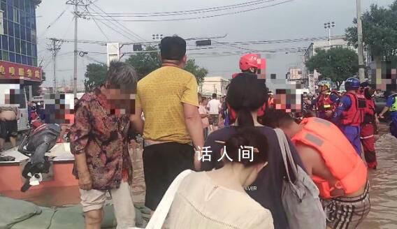 大巴司機突發疾病 連撞10多輛小車