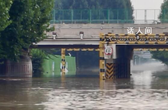 涿州華陽路洪水退去 拖走百輛水淹車