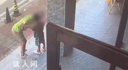 酒店廣告牌有房被小孩改成有尸 大人教唆孩子擦酒店門口黑板