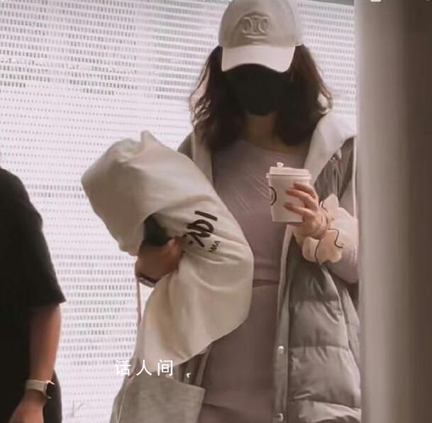 趙麗穎到底在過哪個季節(jié) 果然穿衣服只看心情不看季節(jié)