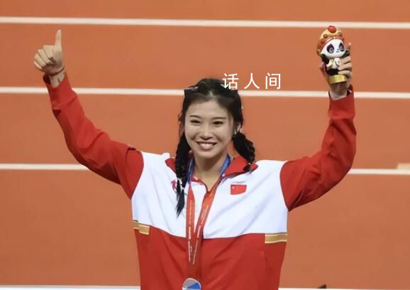 吳艷妮霸氣回應(yīng)文身 這個(gè)文身不是白文的