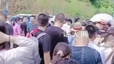 山西一景區游客聚集高喊退票 正在對此事起因進行調查