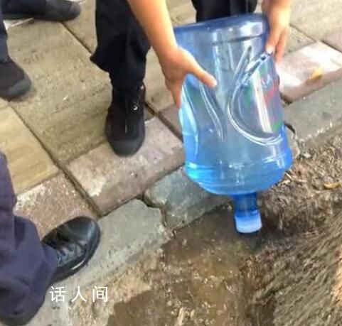 罕見病患者喝過的桶裝水被倒掉澆樹 在保安室接水喝遭工作人員歧視