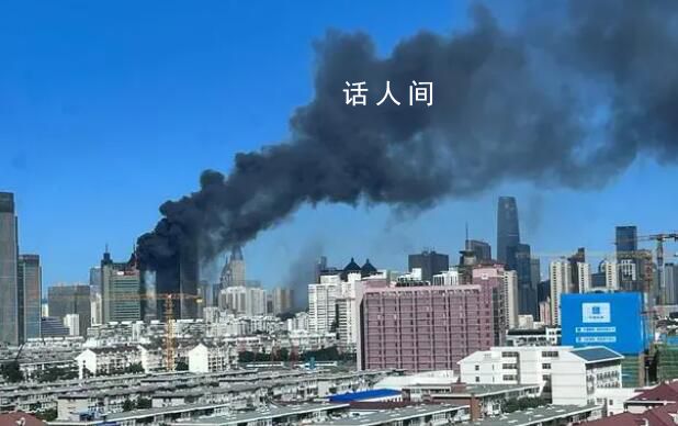 天津南開區一處高樓突發火災 消防部門正在全力進行滅火工作