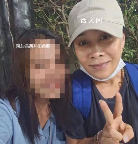 那英請辭音樂節后現身泰國度假 面黃肌瘦太憔悴
