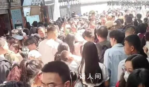 南鑼鼓巷取消窗口售賣餐食 目前各餐飲商戶正在抓緊調整
