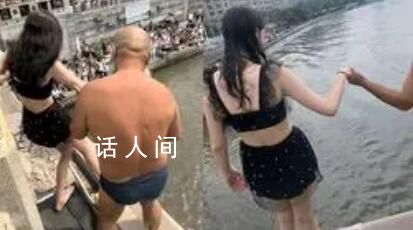 俄羅斯美女加入天津大爺跳水隊伍 引市民們前來圍觀