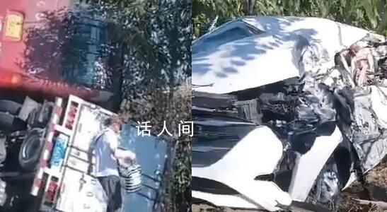 黑龍江多車相撞 大客車壓在貨車上