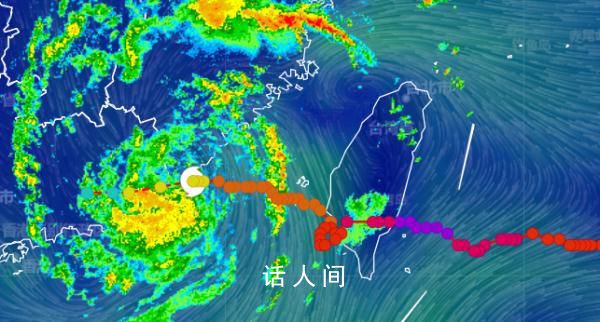 福州暴雨 一消防車墜河5人失聯