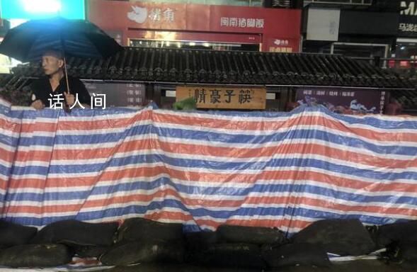 暴雨中福州“筷子豪情”又挺住了