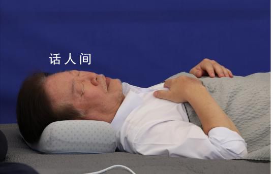 韓在野黨黨首絕食躺地一動(dòng)不動(dòng) 只依靠水和鹽維持生活