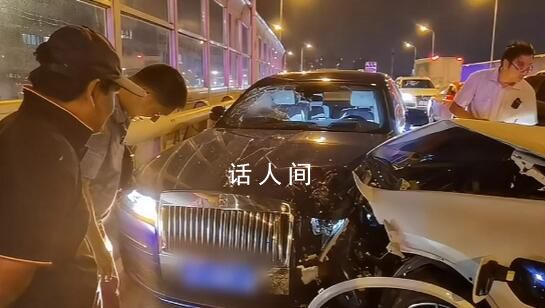 寶馬沖入對向車道直撞勞斯萊斯 車燈受損嚴(yán)重
