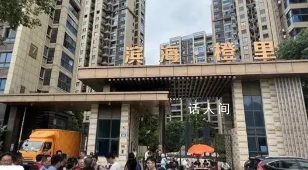 福州200多輛車被淹 業主:挪車被拒