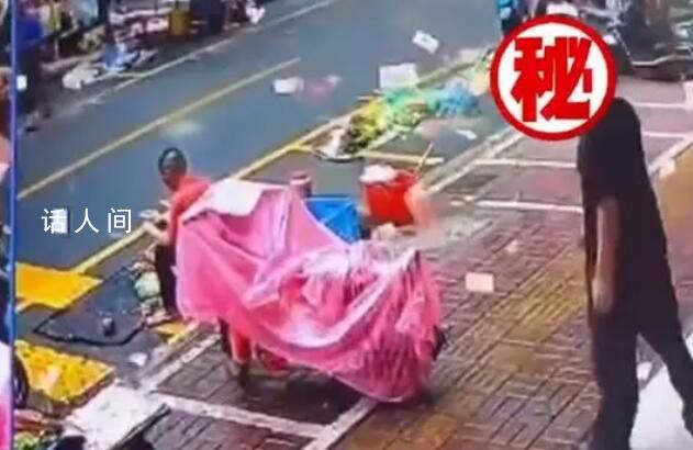 男子分手后將15000元撒向天空 情緒失控