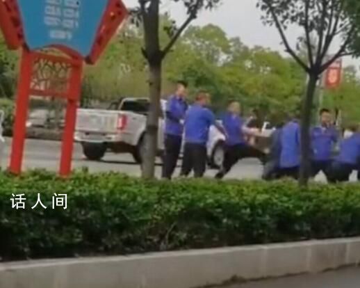 多名城管飛踹毆打群眾 官方回應 湖北城管打人最新消息處理結果