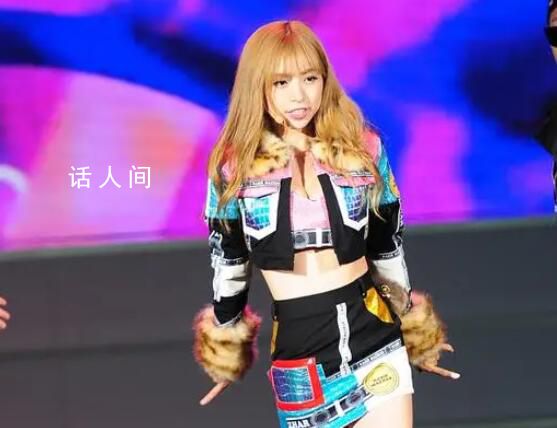 lisa演唱會(huì)現(xiàn)場(chǎng)捂嘴哭泣 這一場(chǎng)景令粉絲們感到動(dòng)容