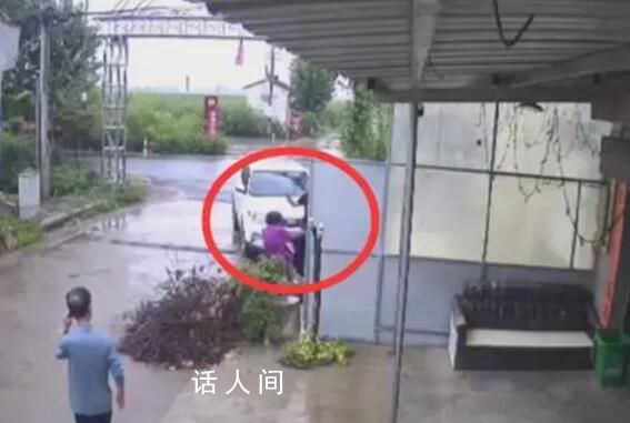 老人被文旅局干部踹骨折 官方回應
