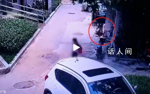 廣州一小區天降啞鈴險砸小孩 物業人員稱正配合警方調查