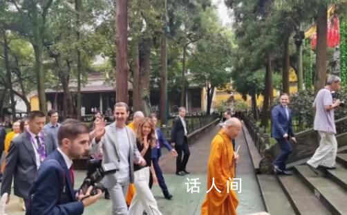敘利亞總統(tǒng)夫婦參觀靈隱寺 對(duì)游客說：你好