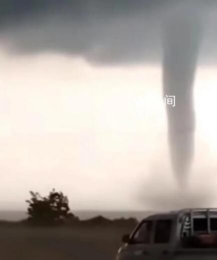 遼寧大連海域出現(xiàn)“水龍卷”現(xiàn)象 并伴有冰雹雷雨大風(fēng)