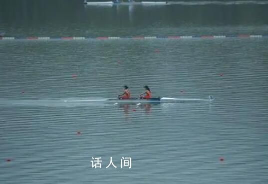 中國代表團奪亞運首金 鄒佳琪邱秀萍聯手出擊以7分06秒78的成績率先沖過終點