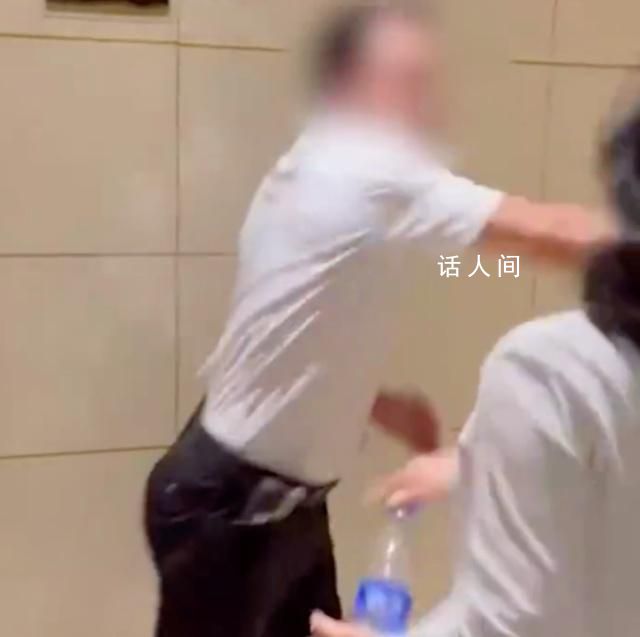 業主與寫字樓員工商談突然被扇耳光 警方已介入